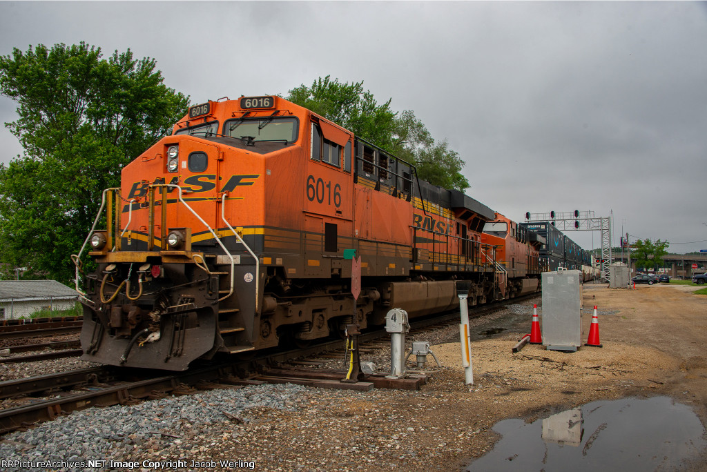 BNSF 6016